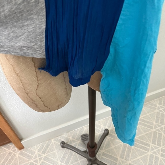 UNRAVEL PROJECT sz M ASYMMETRICAL Top Blue Gray Shirt Short Sleeve 3 Col… - Picture 5 of 11